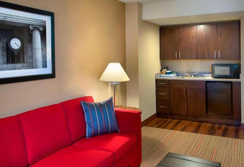 带大床的套房, Four Points By Sheraton Charleston
