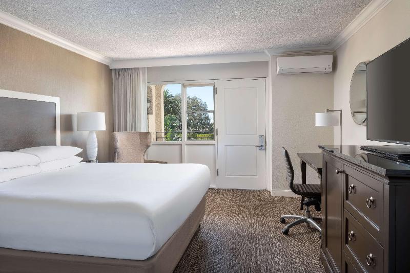 스탠다드 룸 킹사이즈 침대, Hyatt Regency Newport Beach