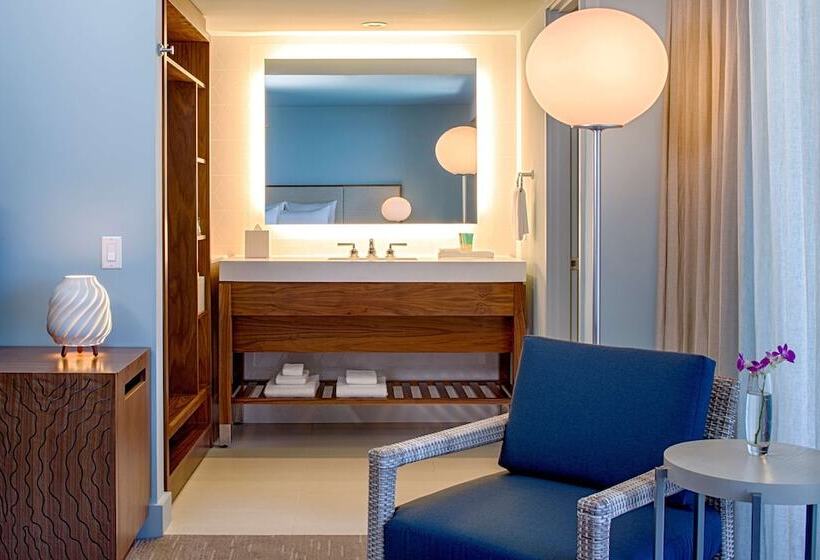 اتاق استاندارد با تخت دوبل و چشم‌انداز دریا, Hyatt Regency Waikiki Beach Resort & Spa