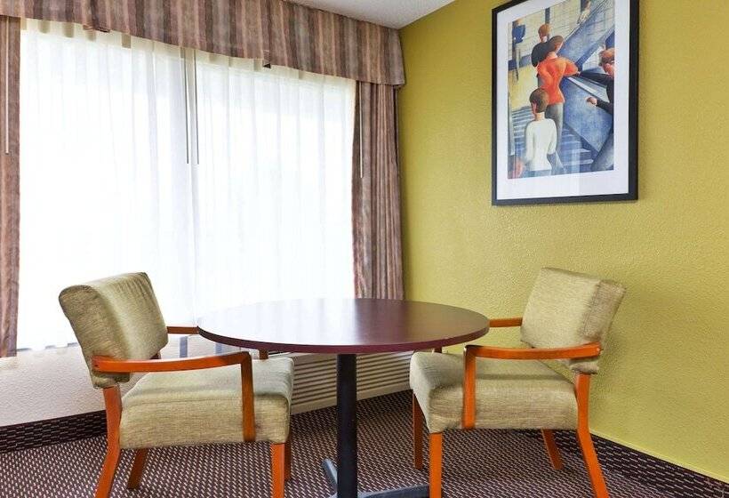 스탠다드 룸 더블 침대, Ramada By Wyndham Pikesville/baltimore North