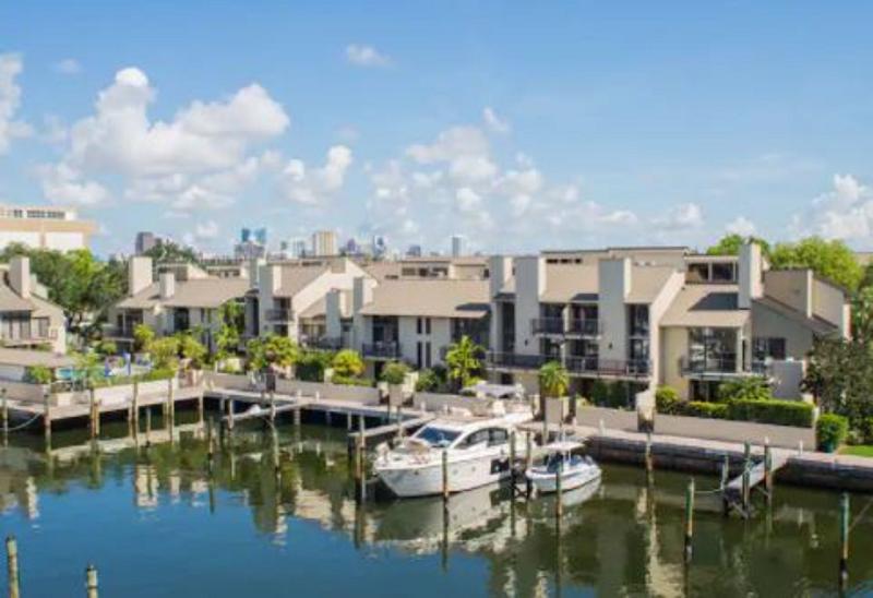 キングサイズベッドのスタンダードルーム, Hilton Fort Lauderdale Marina