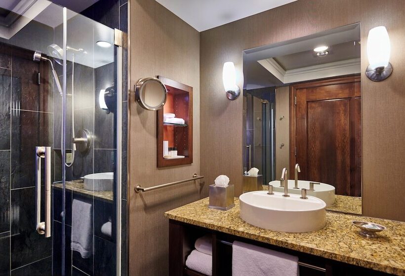 Номер Deluxe Вид на Озеро, Mount Airy Casino Resort   Adults Only 21 Plus