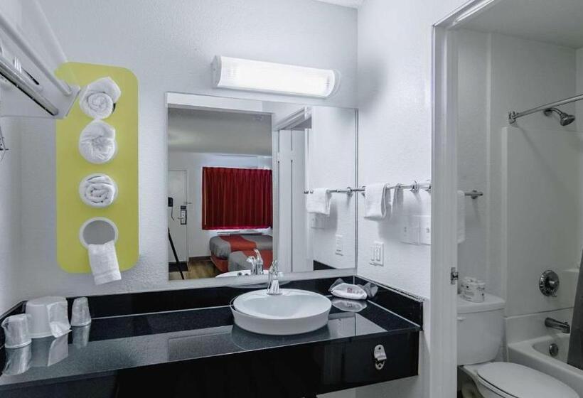 스탠다드 룸 킹사이즈 침대, Motel 6 Medford, Or   North