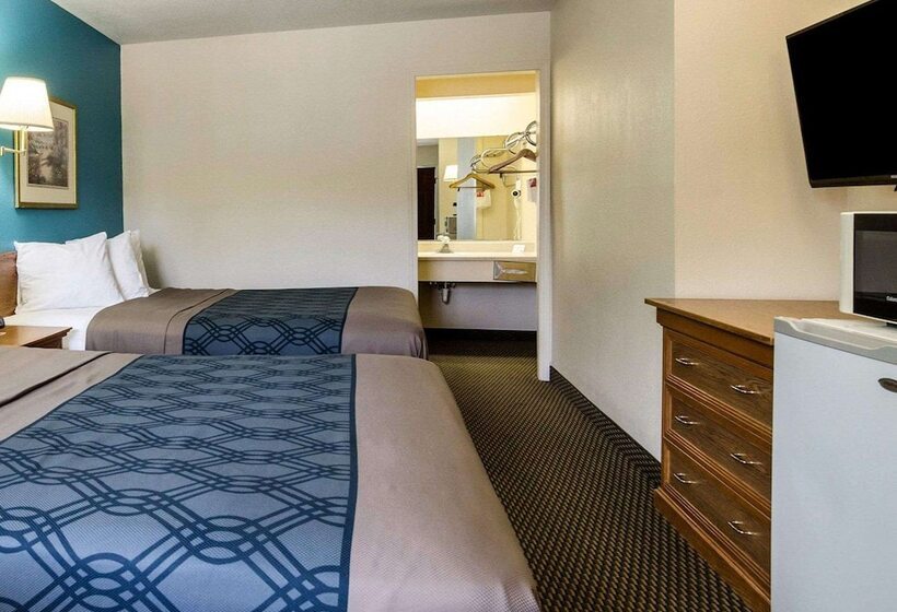 Номер Стандарт 2 Двуспальные Кровати, Econo Lodge University