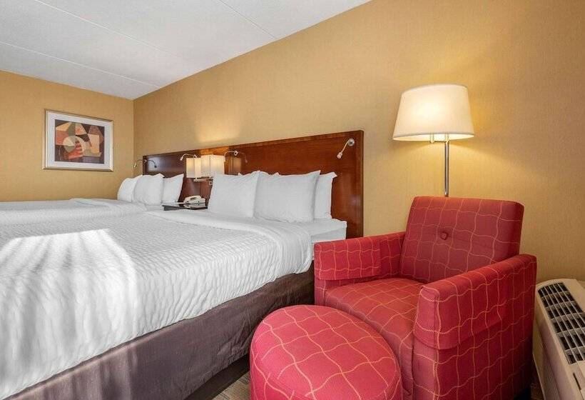 ２ダブルベッドのスタンダードルーム, Clarion Hotel Conference Center On Lake Erie