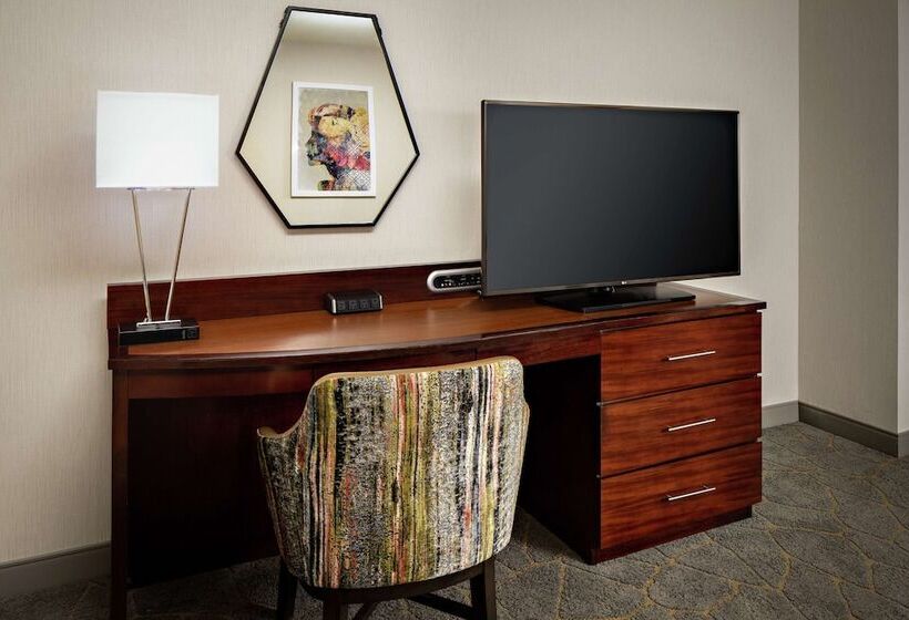 Полулюкс для Инвалидов, Doubletree By Hilton Fairfield Hotel & Suites