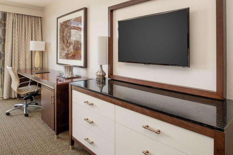 스위트 킹사이즈 침대, Hilton Bellevue