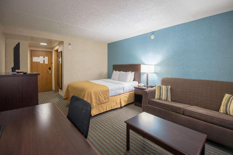 带大床的标准间, Ramada By Wyndham Cedar Rapids
