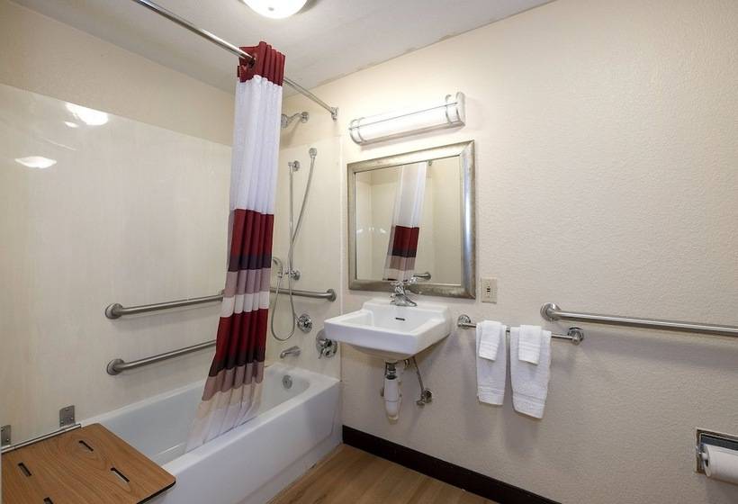 장애인을 위한 더블 침대 스탠다드 룸, Red Roof Inn Atlanta  Smyrna/ Ballpark