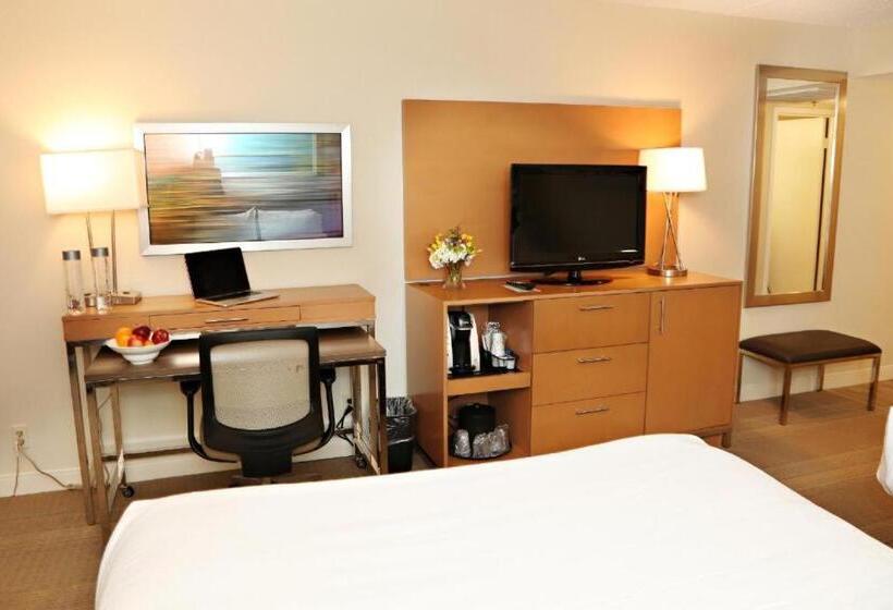 Номер Стандарт Вид на Бассейн, Envision Hotel & Conference Center Mansfield Foxboro