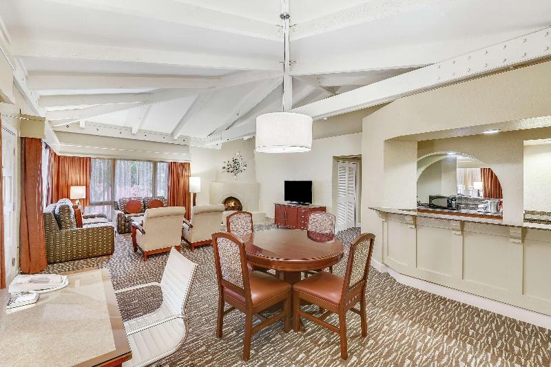 스위트 킹사이즈 침대, Hilton Phoenix Tapatio Cliffs Resort