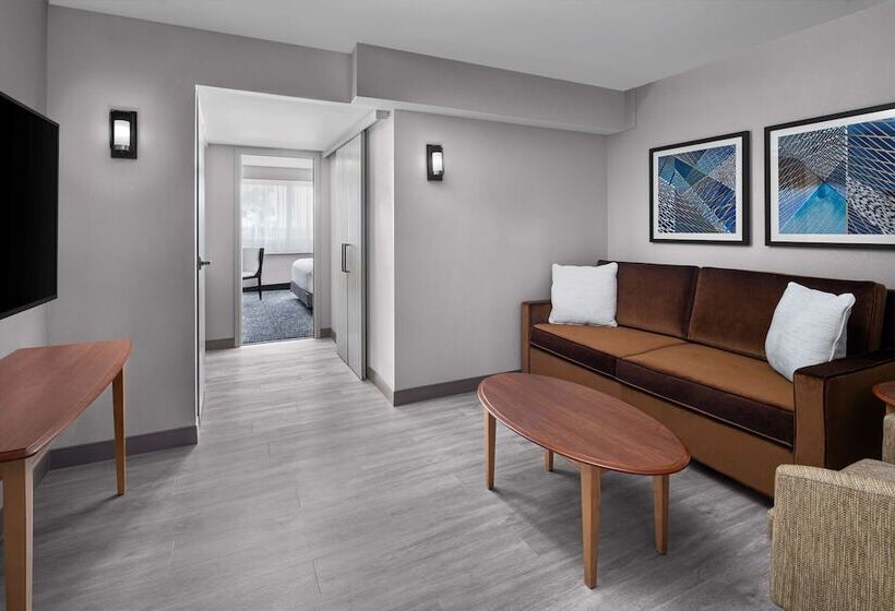 Полулюкс, The Alloy King Of Prussia   A Doubletree By Hilton