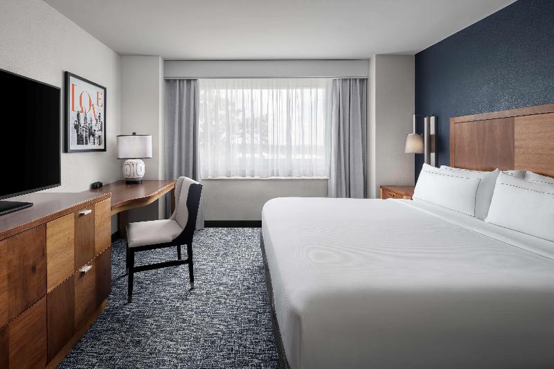 Люкс Кровать Кинг, The Alloy King Of Prussia   A Doubletree By Hilton