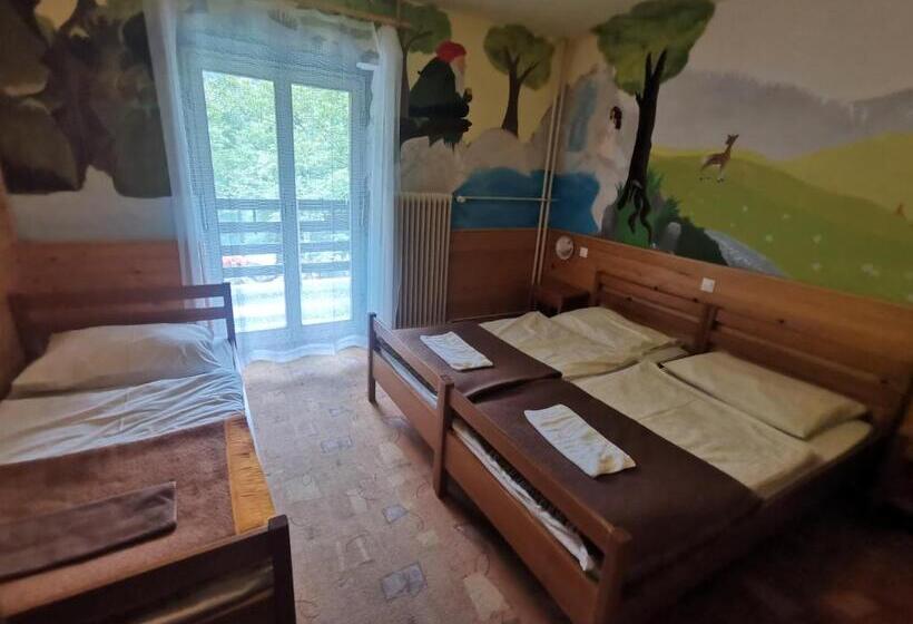 اتاق استاندارد سه نفره, Hostel Pod Voglom