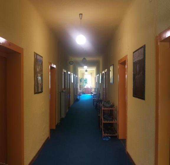 اتاق استاندارد چهارنفره با سرویس بهداشتی مشترک, Hostel Pod Voglom