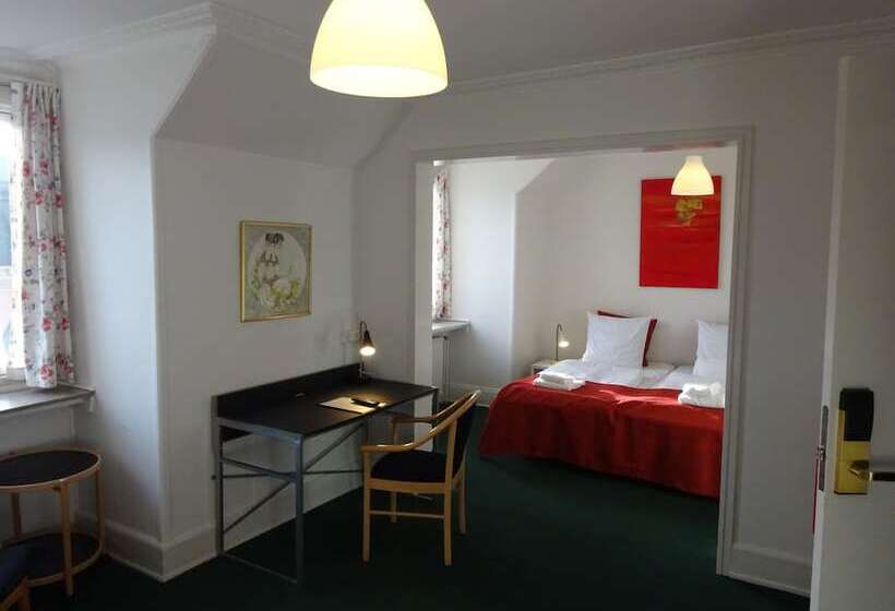 이코노미 쿼드러플룸(공용 화장실), City Hotel Nebo