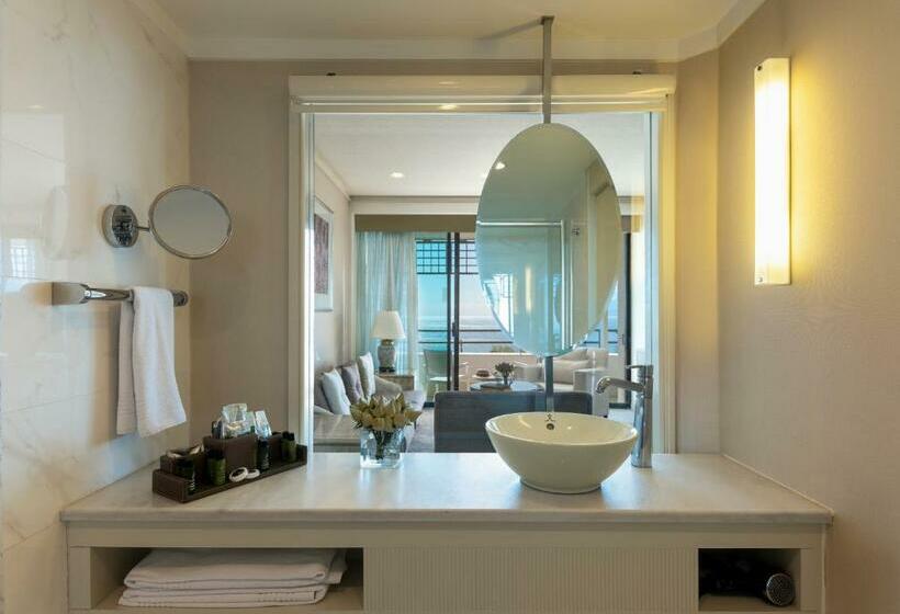 سوئیت جونیور با تخت بزرگ, Rixos Downtown Antalya, The Land of Legends Access