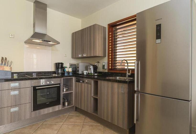 2 Bedrooms Suite Sea View, Lionsdive Beach Resort
