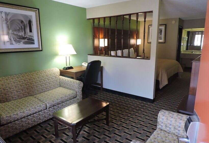 스위트, Days Inn By Wyndham Conoverhickory
