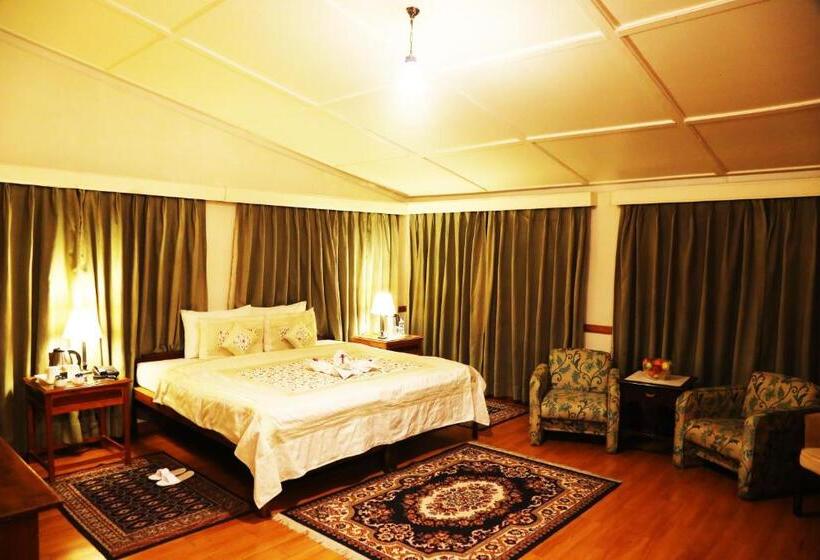 디럭스 룸, Springfields   A Heritage Palace Since 1902