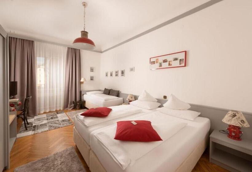 Номер Стандарт Трехместный, Boutique Hotel Goldenes Lamm