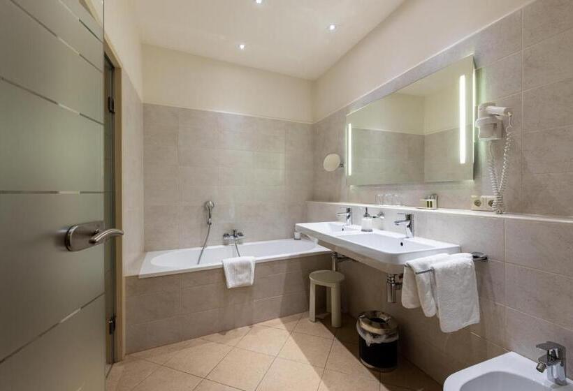 Номер Стандарт Трехместный, Boutique Hotel Goldenes Lamm