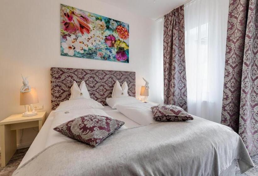 Номер Deluxe с Балконом, Boutique Hotel Goldenes Lamm