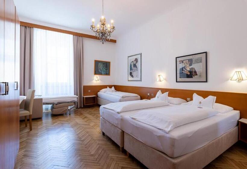 Четырехместный Номер Стандарт, Boutique Hotel Goldenes Lamm