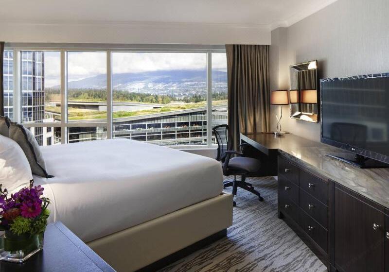 Люкс Кровать Кинг, Fairmont Waterfront