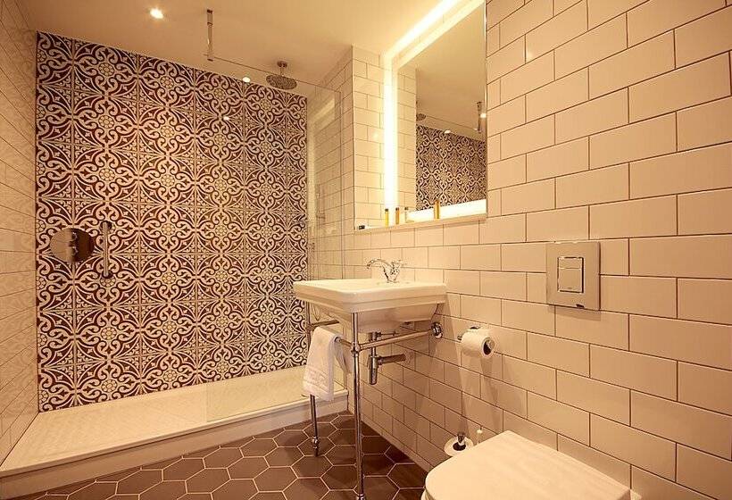Номер Стандарт Трехместный, Elmbank York, Tapestry Collection By Hilton