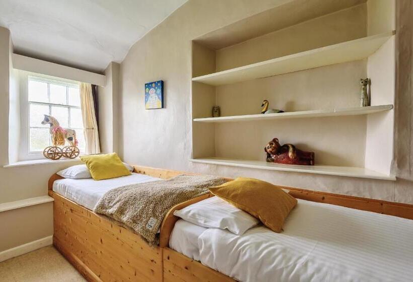 Семейный Номер, The White House Guest House