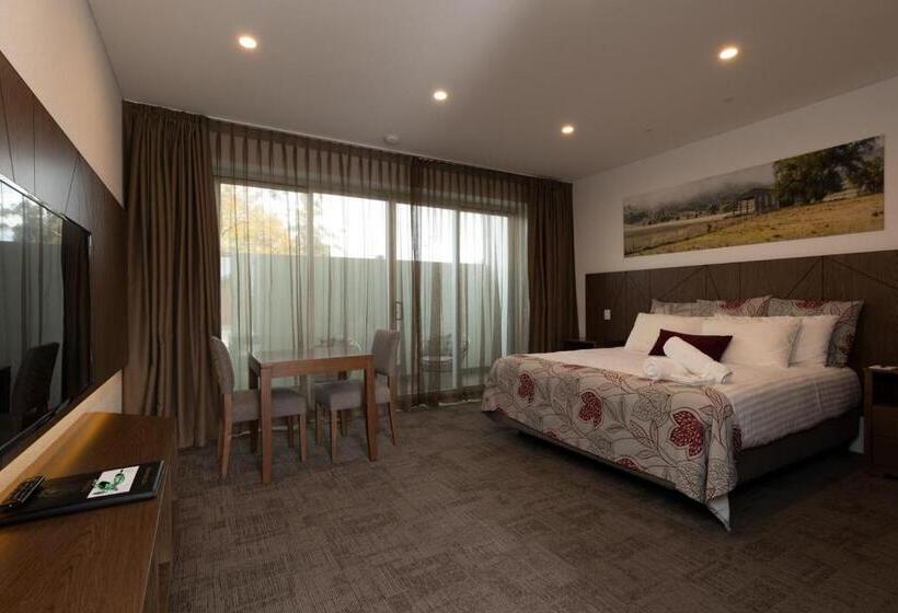 Номер Superior Кровать Кинг, Young Federation Motor Inn And Services Club