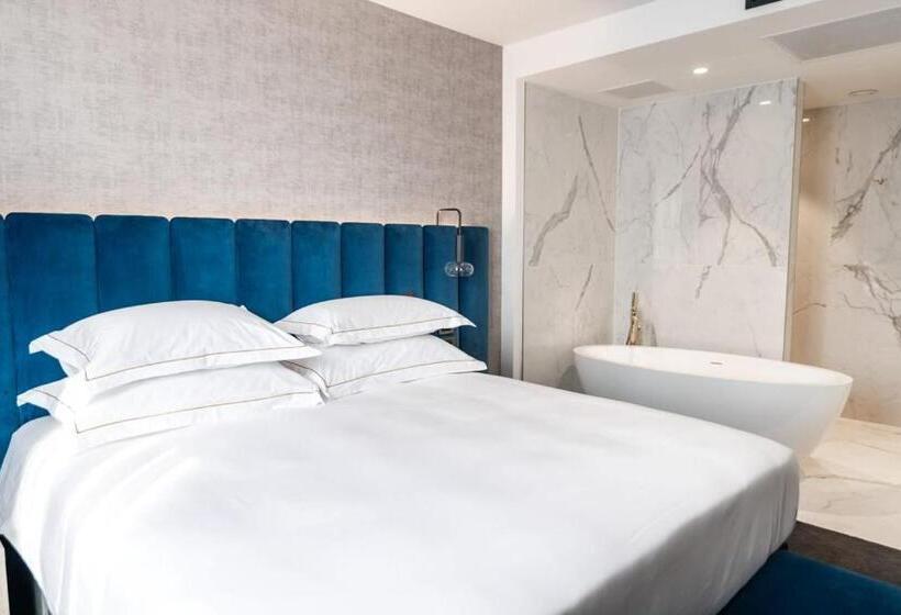 سوییت جونیور, Elegans Hotel Brdo