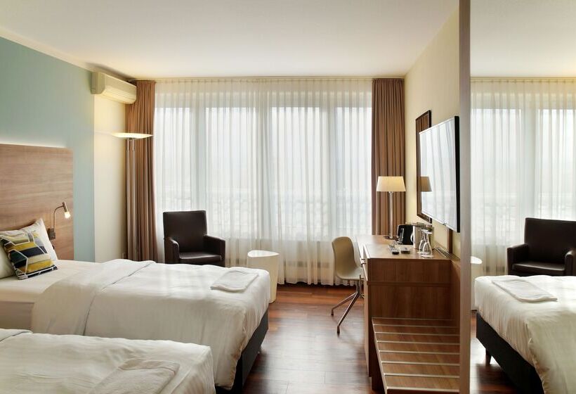 Номер Комфорт, Courtyard By Marriott Dresden