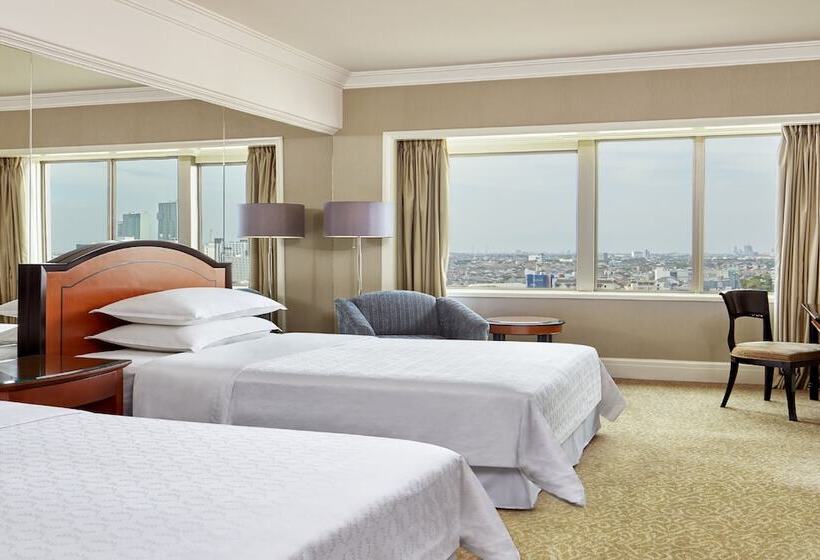 Номер Deluxe, Sheraton Surabaya Hotel & Towers