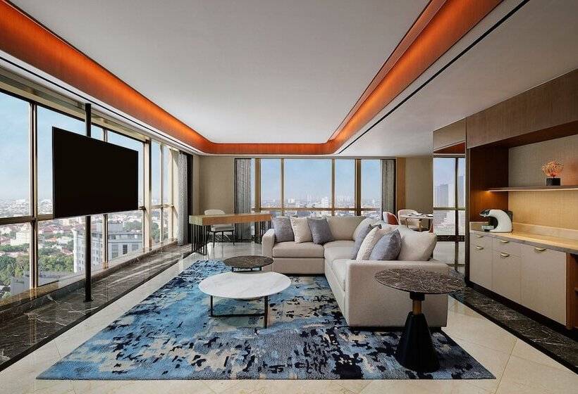Королевский Люкс, Sheraton Surabaya Hotel & Towers