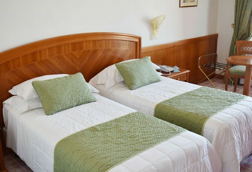 Номер Стандарт, Grand Hotel Cesare Augusto