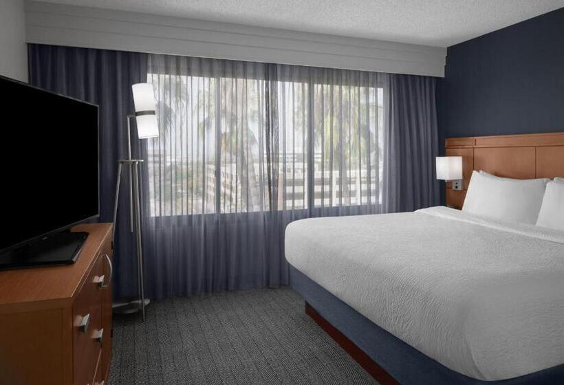 Люкс Executive Кровать Кинг, Courtyard By Marriott Cypress Anaheim / Orange County