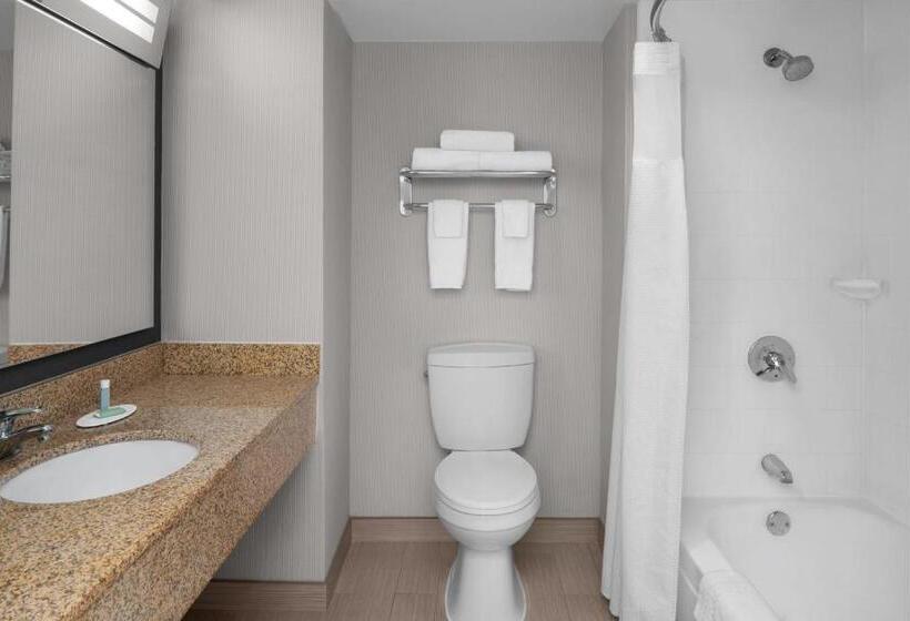 Люкс Executive Кровать Кинг, Courtyard By Marriott Cypress Anaheim / Orange County