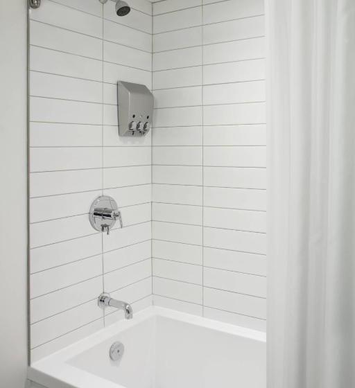 キングサイズベッドのスタンダードルーム, Delta Hotels By Marriott Mont Sainte Anne, Resort & Convention Center