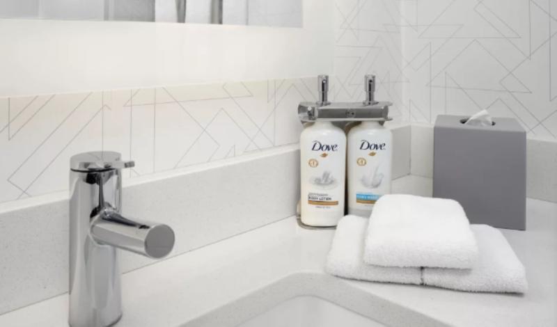 Номер Стандарт Кровать Кинг Адаптированный для Инвалидов, Holiday Inn Express Washington Dc Bw Parkway, An Ihg