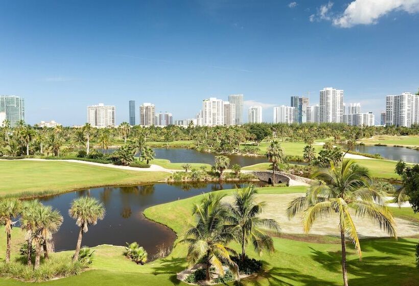 带高尔夫球场景观及夫妻床的标准房间, Jw Marriott Miami Turnberry Resort & Spa
