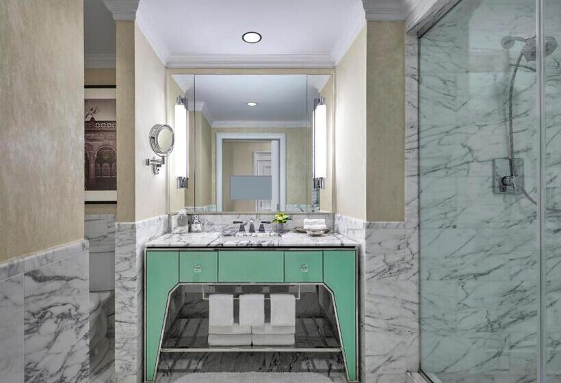اتاق ساده سه‌ نفره, Loews Regency  New York