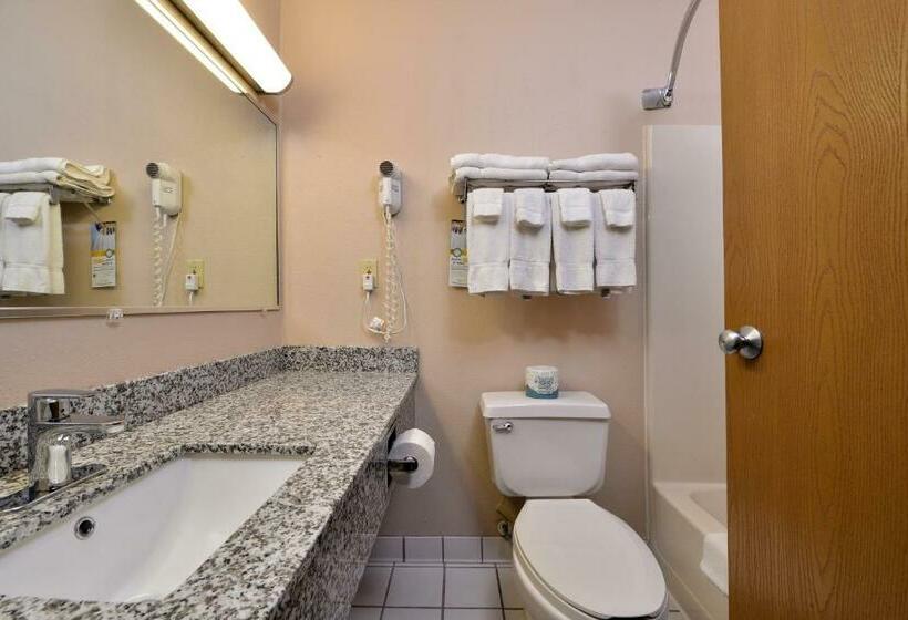Стандартный Номер Кровать Кинг, Quality Inn Coralville   Iowa River Landing