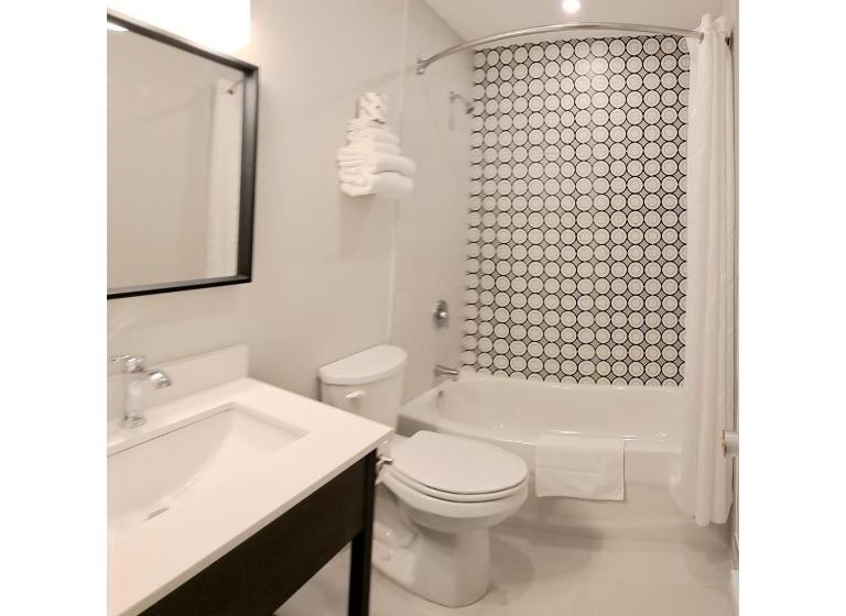 带2个双人床的标准工作室, Cedar Lodge Motel