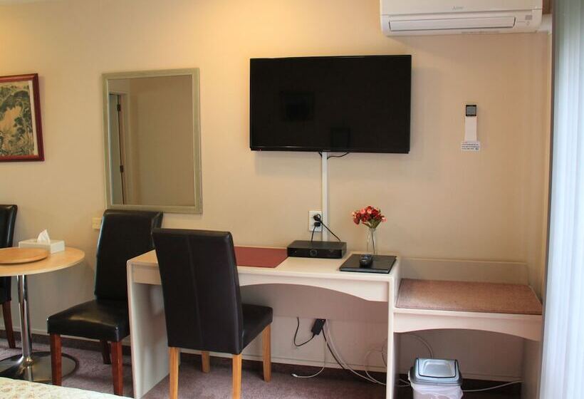 Студио Executive, Asure Camelot Arms Motor Lodge