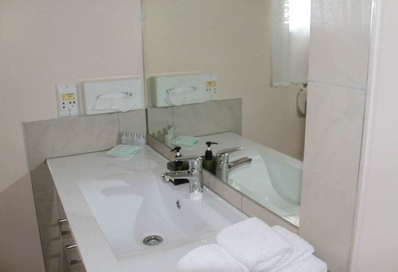 Студия Deluxe, Asure Camelot Arms Motor Lodge
