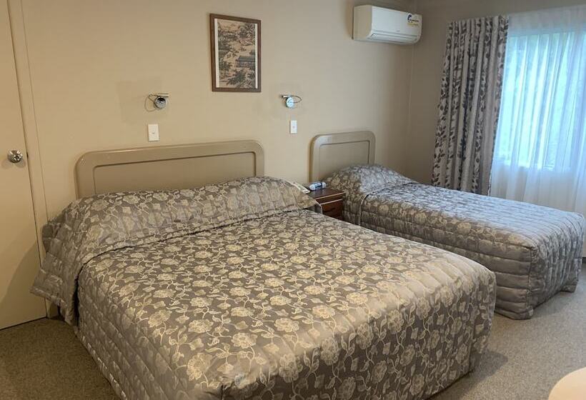 Студия Премиум, Asure Camelot Arms Motor Lodge
