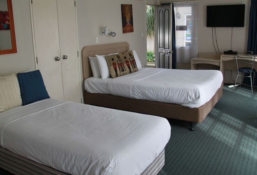 Студия Стандарт, Asure Camelot Arms Motor Lodge