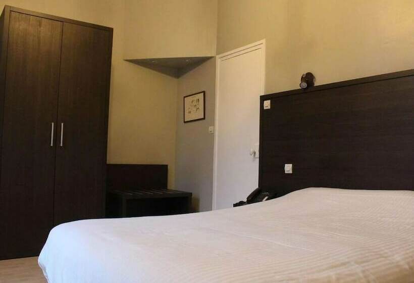 اتاق استاندارد سه نفره, Auberge La Fontaine